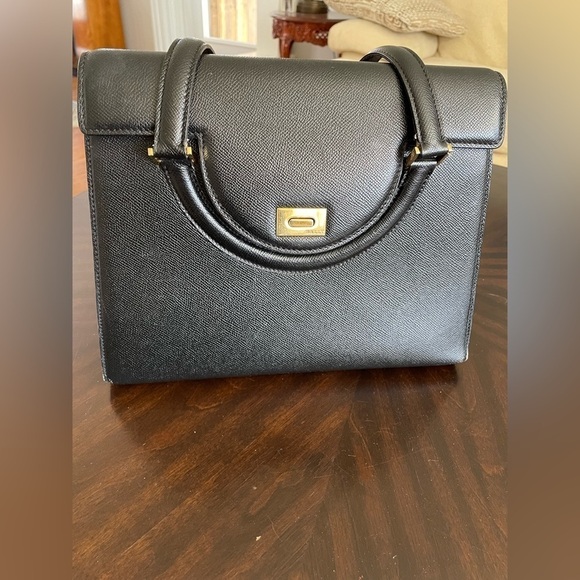 Bally/ Bages women: Bally top handed black hand bag made of Italian leather . - Picture 2 of 6